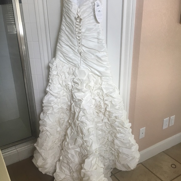Wedding Dress - Picture 3 of 4