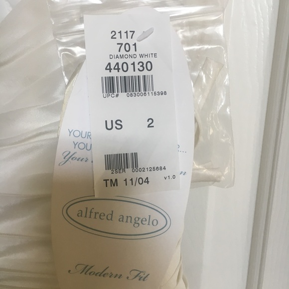 Wedding Dress - Picture 4 of 4