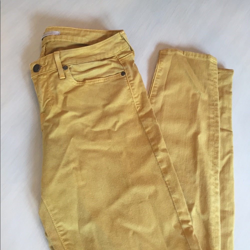 Vince mustard 😎 lughtweight denim for Fall!