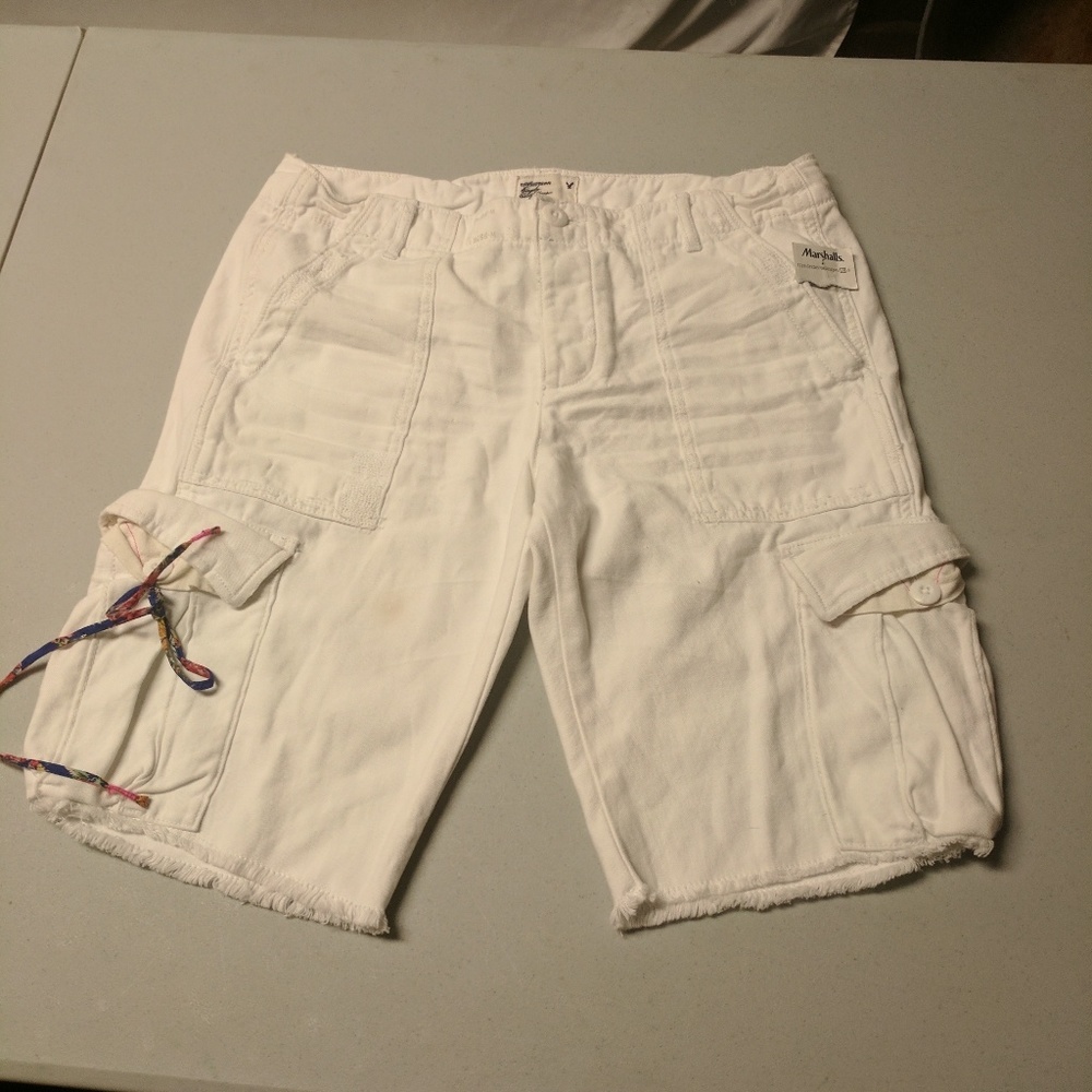 American Eagle  white cargo shorts distressed sz 4