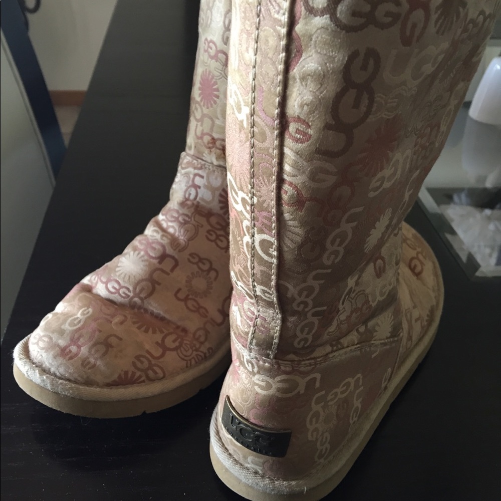 Tall Ugg boots. Size 8.