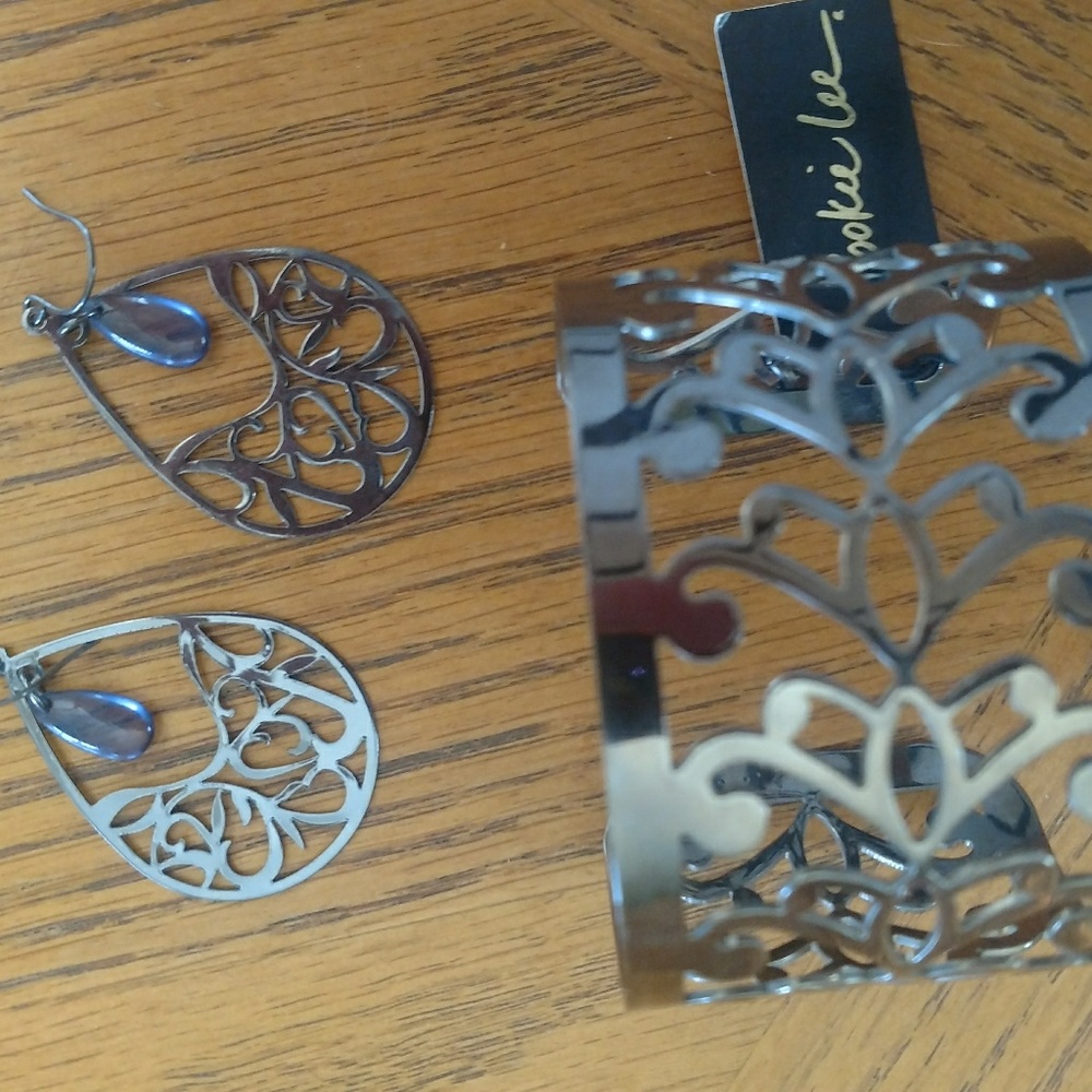 Bracelet and earrings