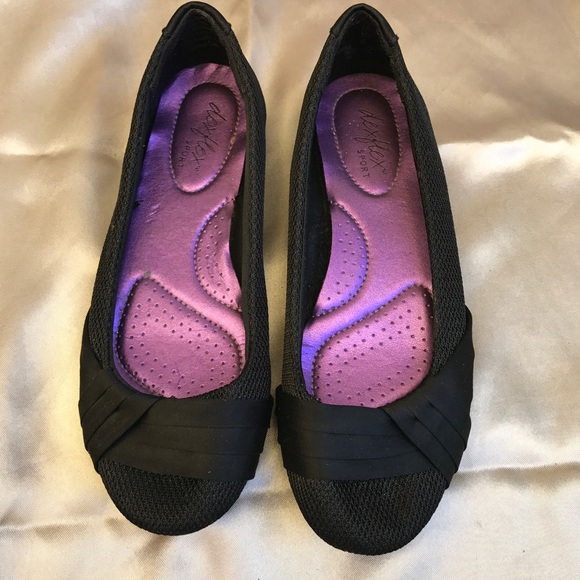 Payless Shoes - Dexflex Flats🎀