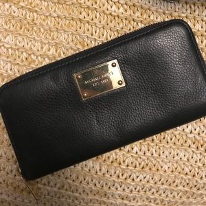 MICHAEL KORS Jet Set Zip-Around Continental Wallet