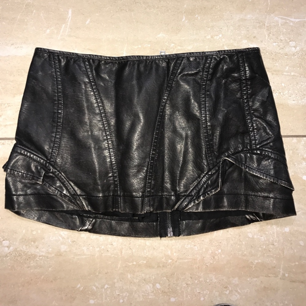 LEATHER skirt
