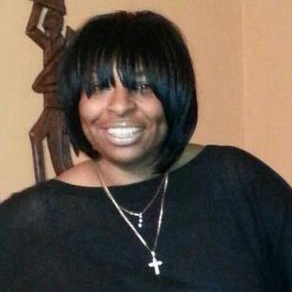 Meet your Posher, Latia