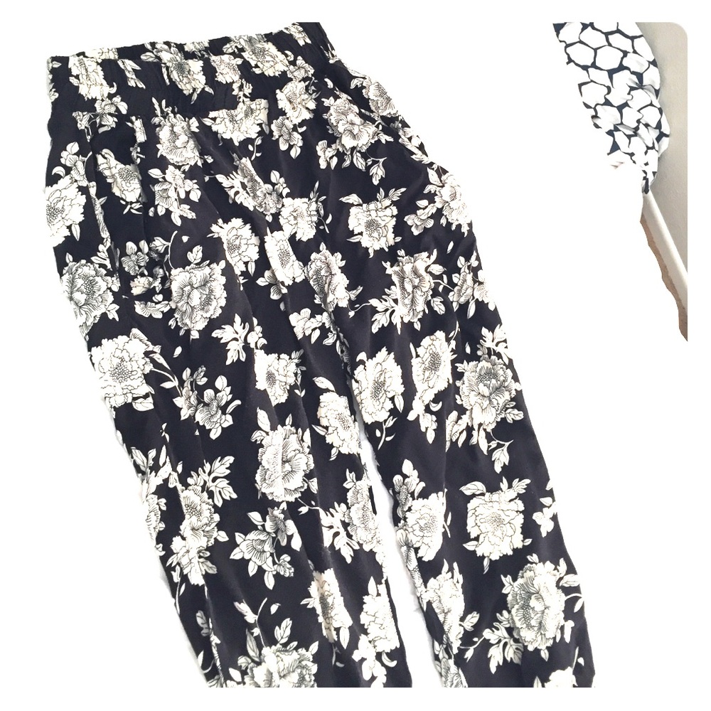 🔥FLASH SALE: Brandy Melville floral print pants