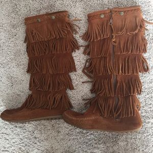 Minnetonka fringe boot. Chestnut