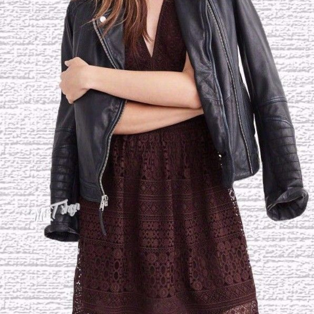 Abercrombie & Fitch V-neckline Lace Skater Dress