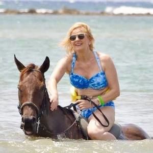 Meet your Posher, Angie