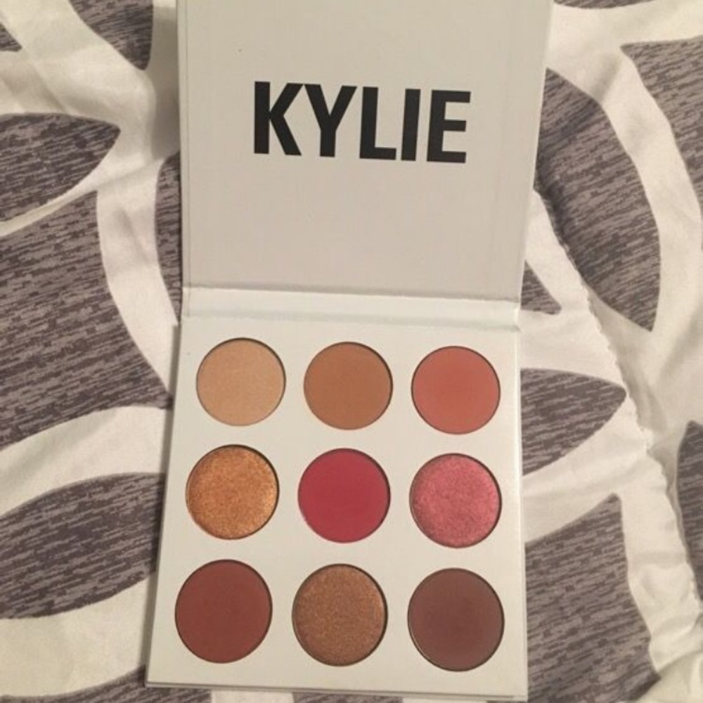 Kylie cosmetics burgundy eyeshadow palette