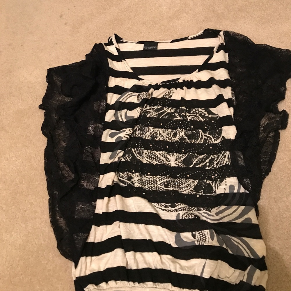 Daytrip lace flutter sleeve top