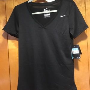 Black Nike dry fit workout tee