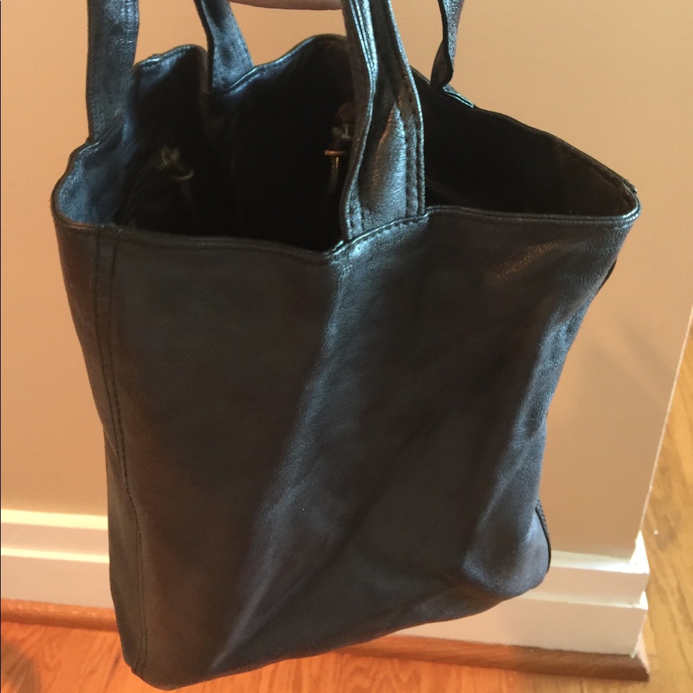 Giudit Bucket Bag. Made in Italy.