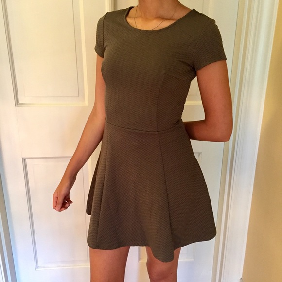H&M Olive Green Summer Skater Dress BRAND NEW - Picture 2 of 3