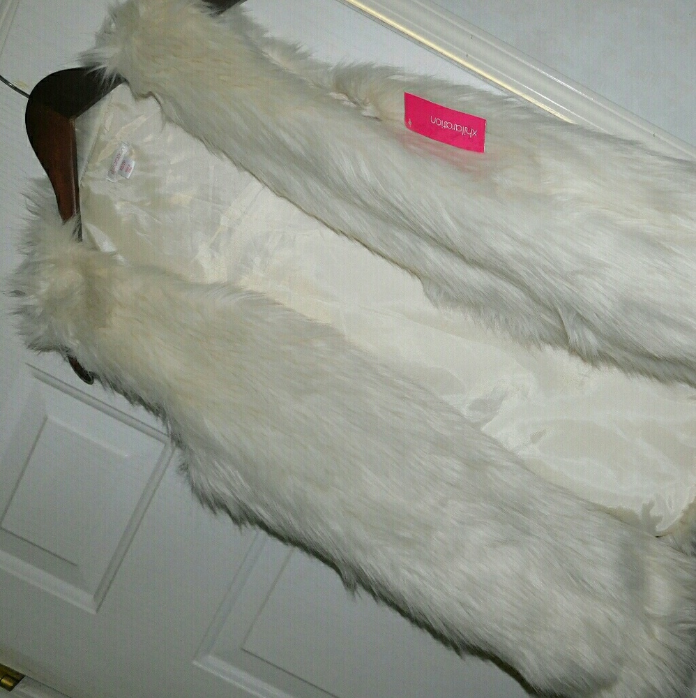 White vest