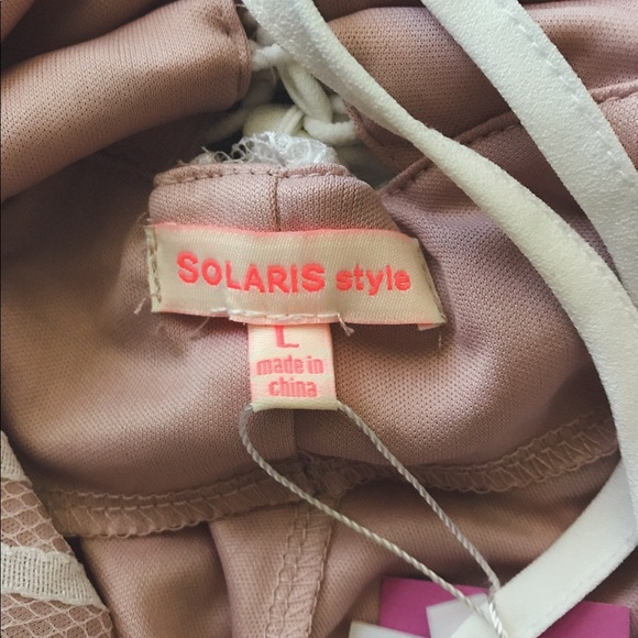 SOLD 💖 Beautiful white lace romper - Picture 4 of 5