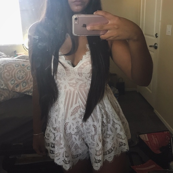 SOLD 💖 Beautiful white lace romper - Picture 5 of 5