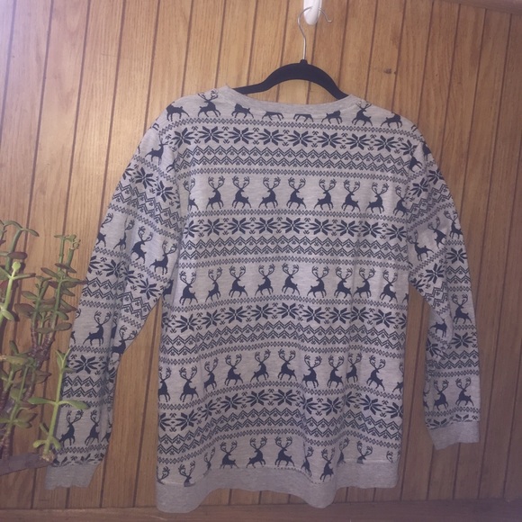 Forever 21 Sweater - Picture 2 of 3