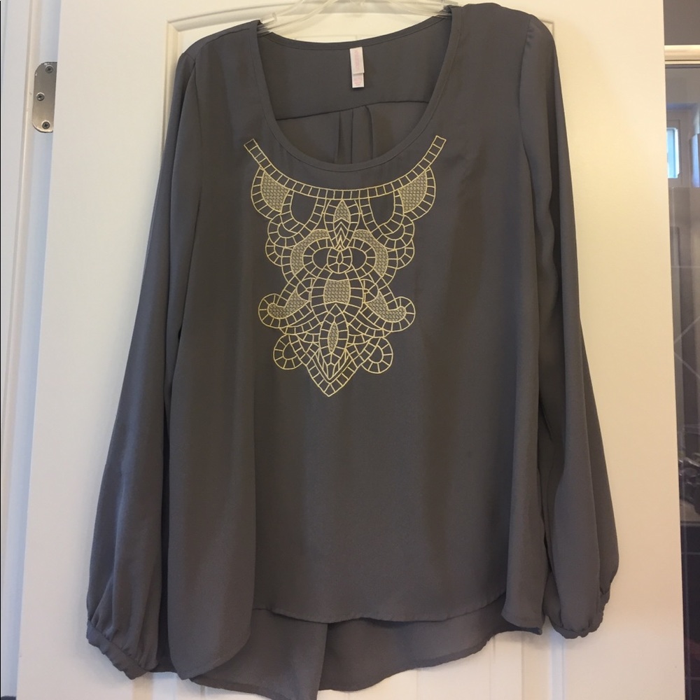 Gray blouse with cream embroidered design