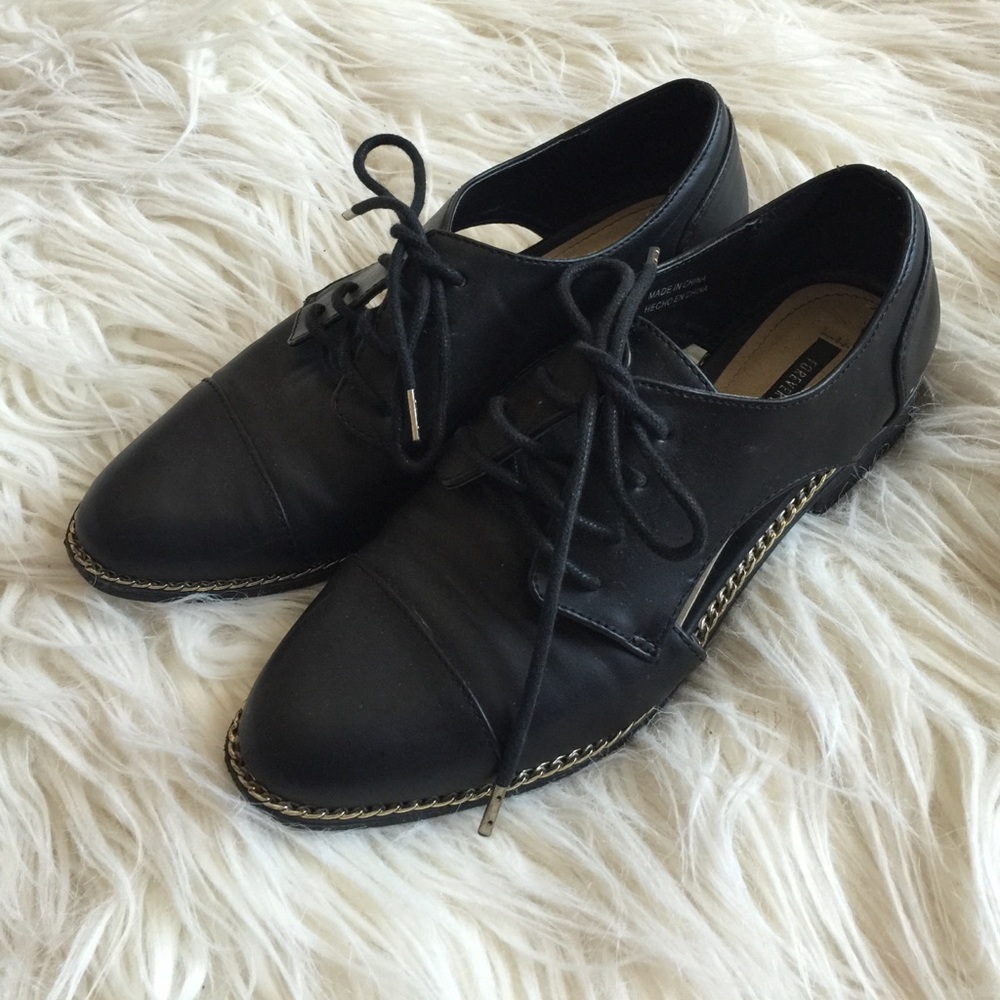 DAY ONLY SALE 🌙 black cutout oxfords