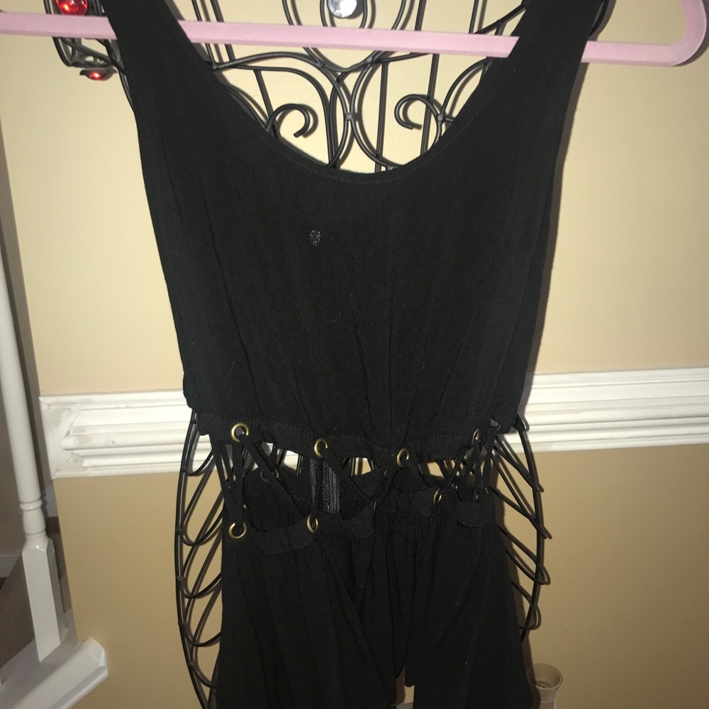 Black tank, cut out middle