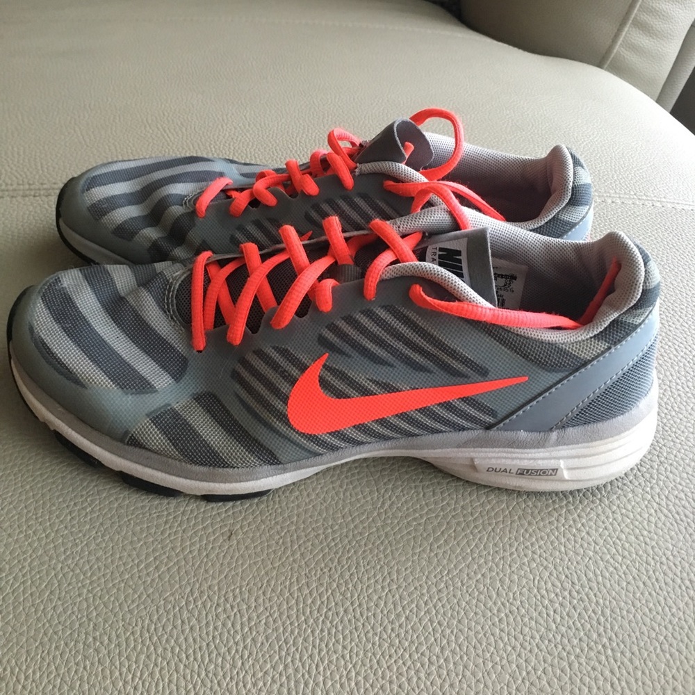 Nike tennis shoes