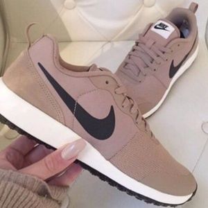 nude nike sneakers men's size 9