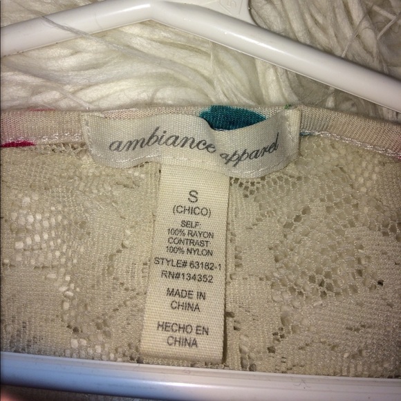 Floral Lace Back Tank Top - Picture 3 of 3