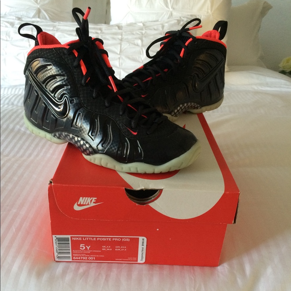 NIKE KIDS YEEZY FOAMPOSITES 5Y