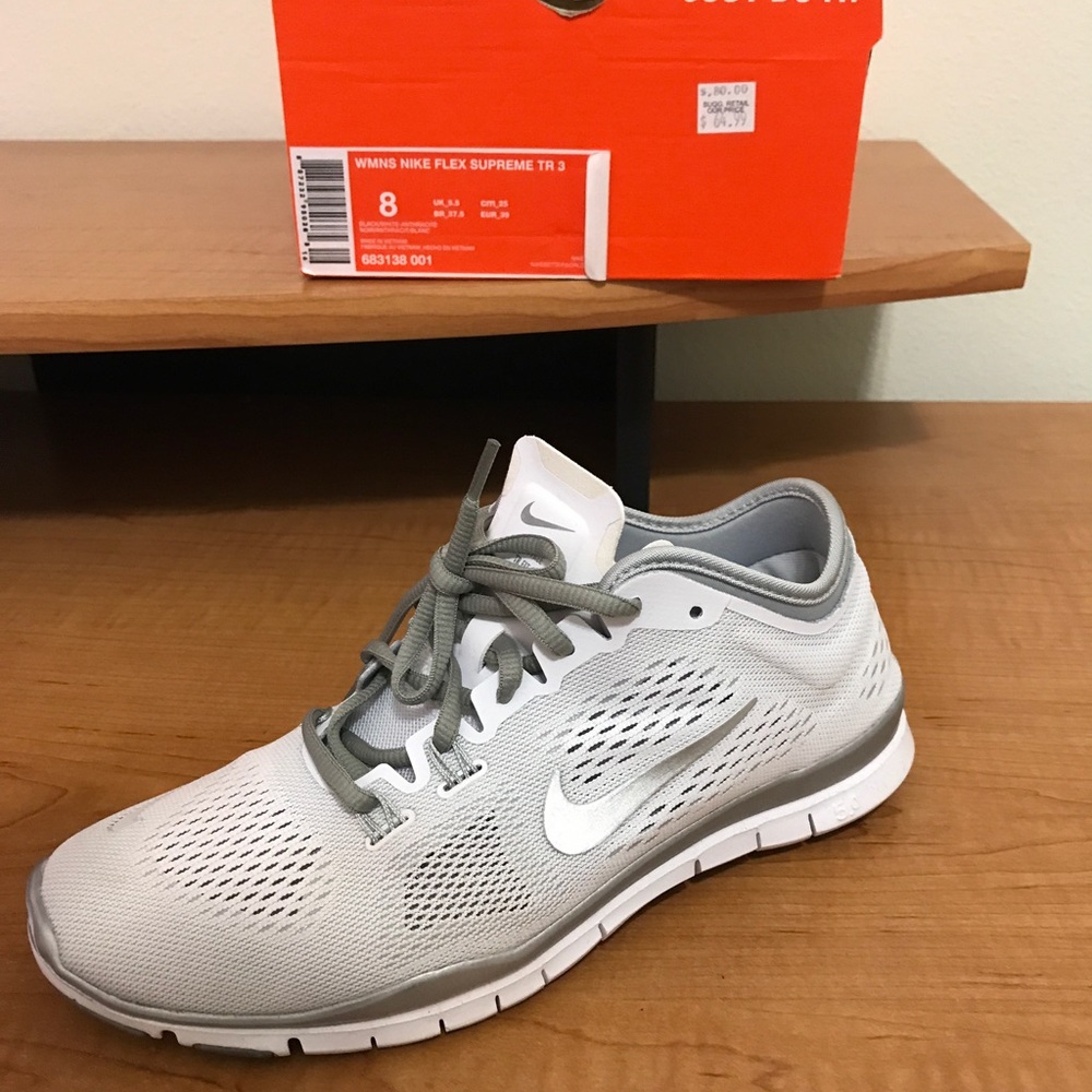 WMNS NIKE FLEX SUPREME TR 3 women's size 8