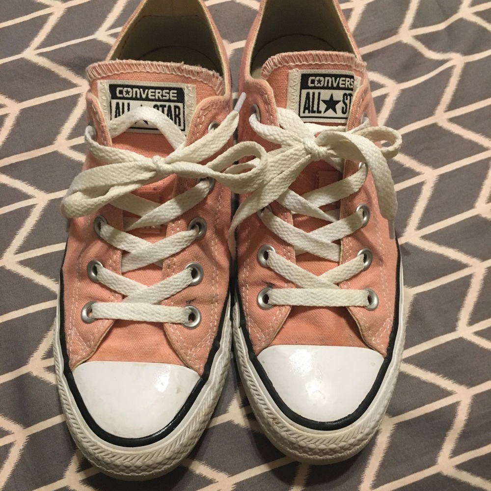 Women's Light pink converse, size 6!