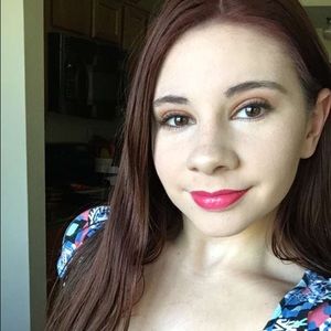 Meet your Posher, Abigail