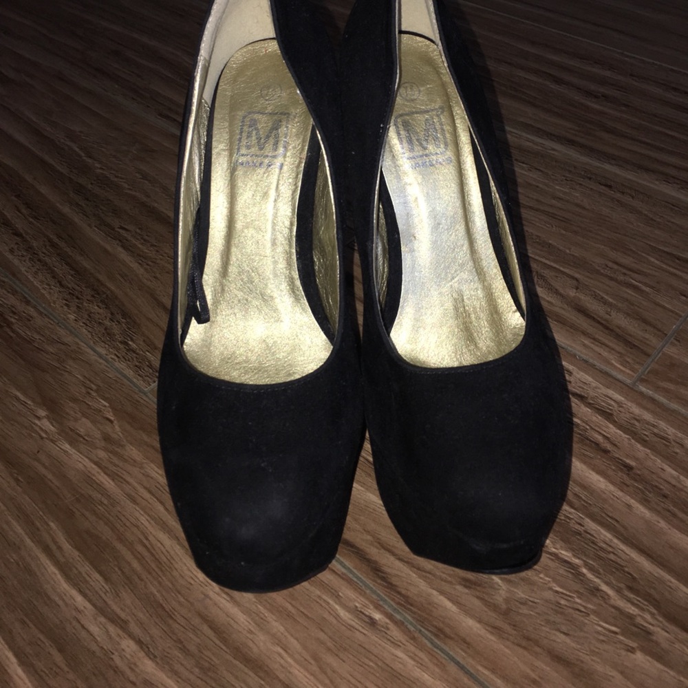 Black 6inch suede heels✔️