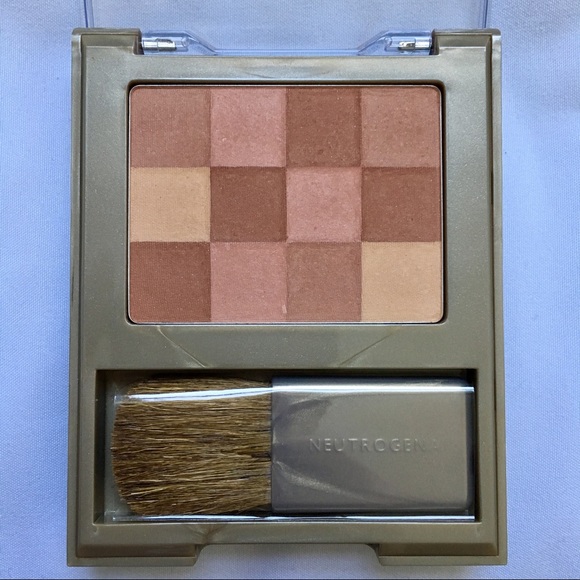 Makeup Bundle - Picture 6 of 8