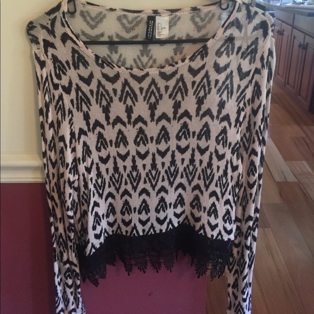 Lace bottomed full sleeved top!