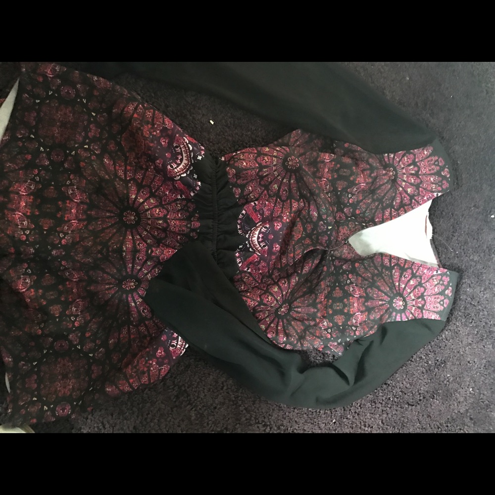 Flower romper with lace sleeves