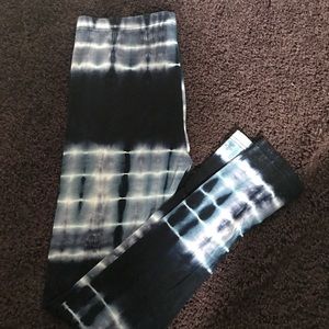 Blue and white tie dye leggings