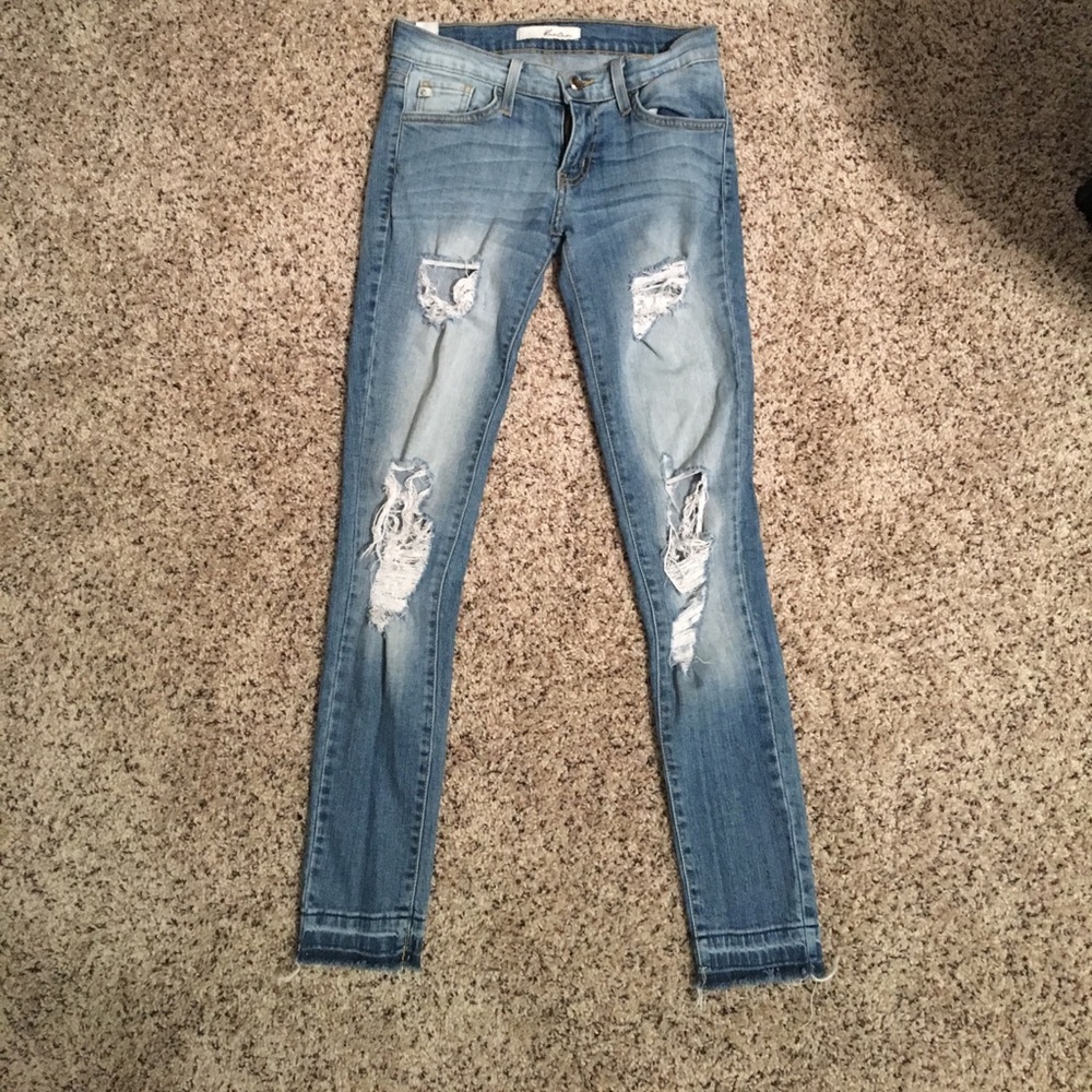 Ripped jeans, frayed hem