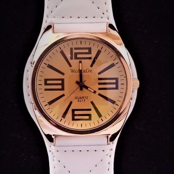 undefined Accessories - JUST IN  🆕 Gorgeous Rose Gold Women's Wristwatch