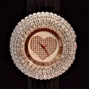 JUST IN  🆕 Stunning Crystal Women's Wristwatch