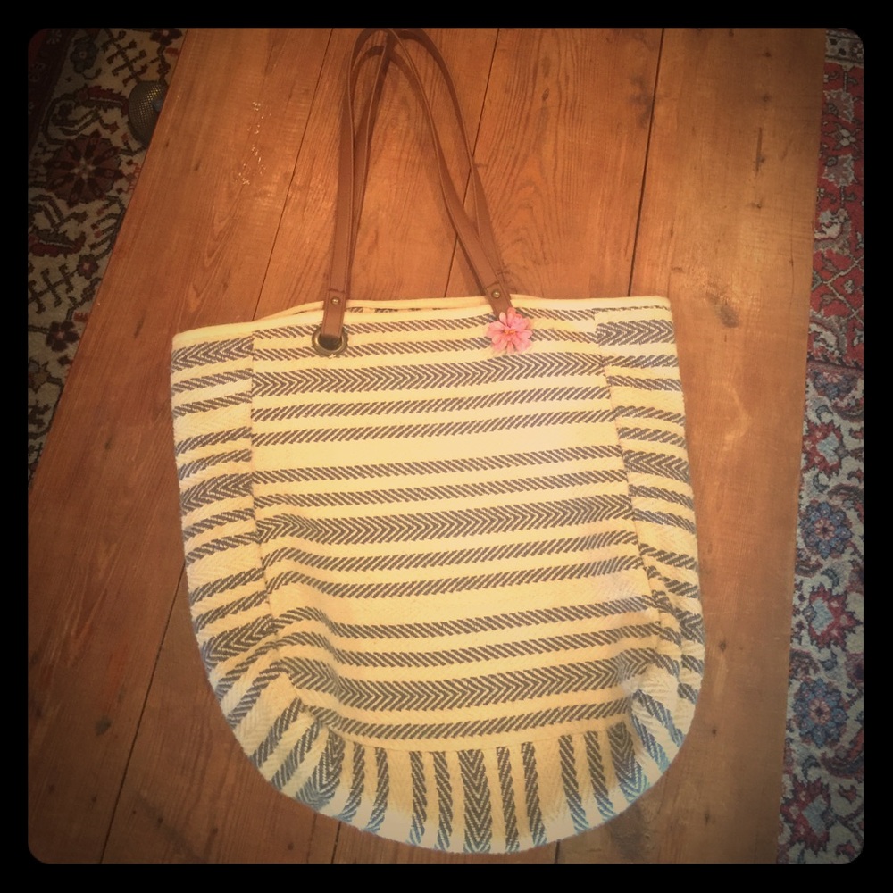 Cute navy and tan bag