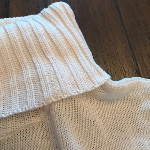 Turtleneck W/Ribbed Trimming..Lightweight & Flirty - Picture 2 of 6