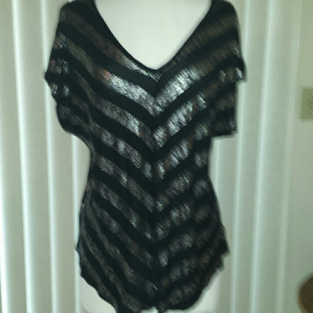 JLo  metallic silver/Black chevron top