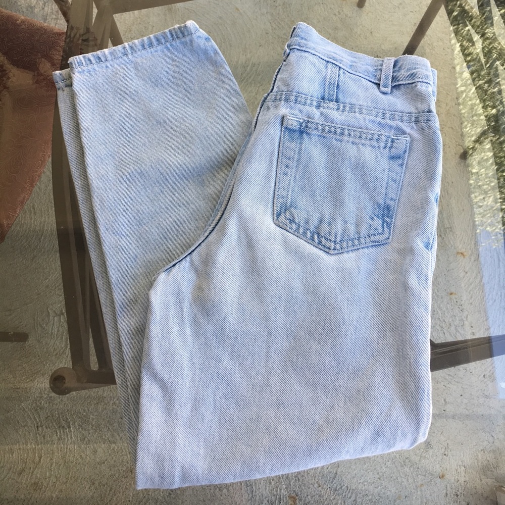 Light wash blue high waisted cropped mom jeans