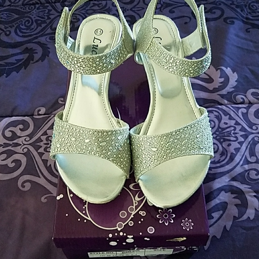 Girl's shoes