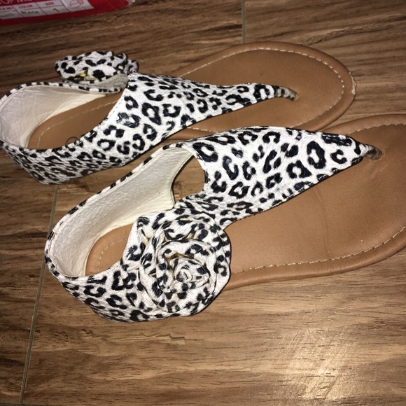 Leopard printed black and white sandels🔲 - Picture 3 of 6