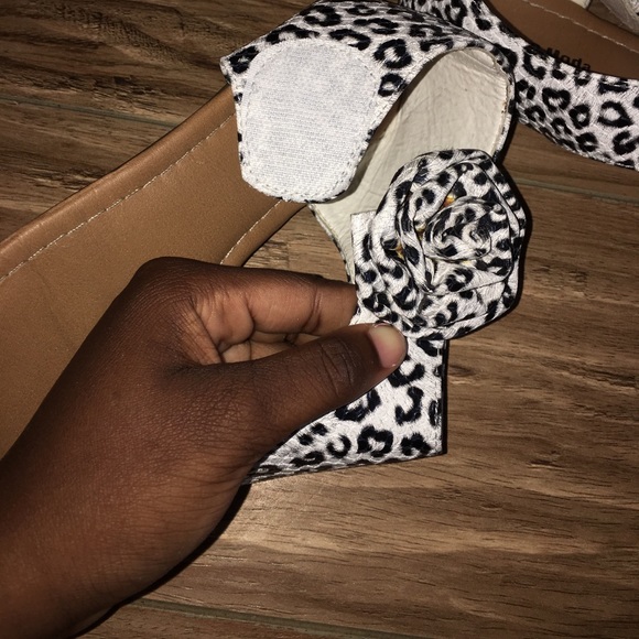 Leopard printed black and white sandels🔲 - Picture 5 of 6