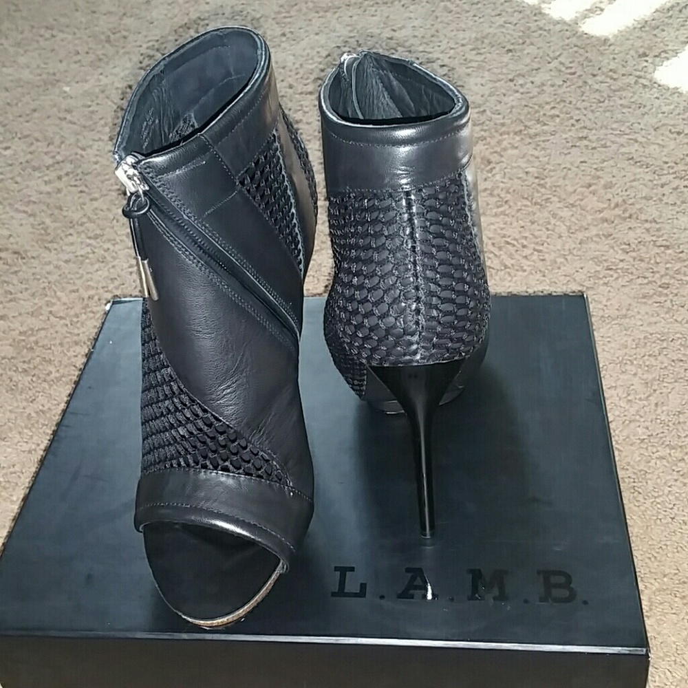 L.A.M.B. Bicara