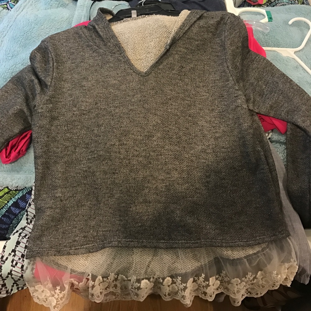 Hooded sweatshirt with lace on bottom